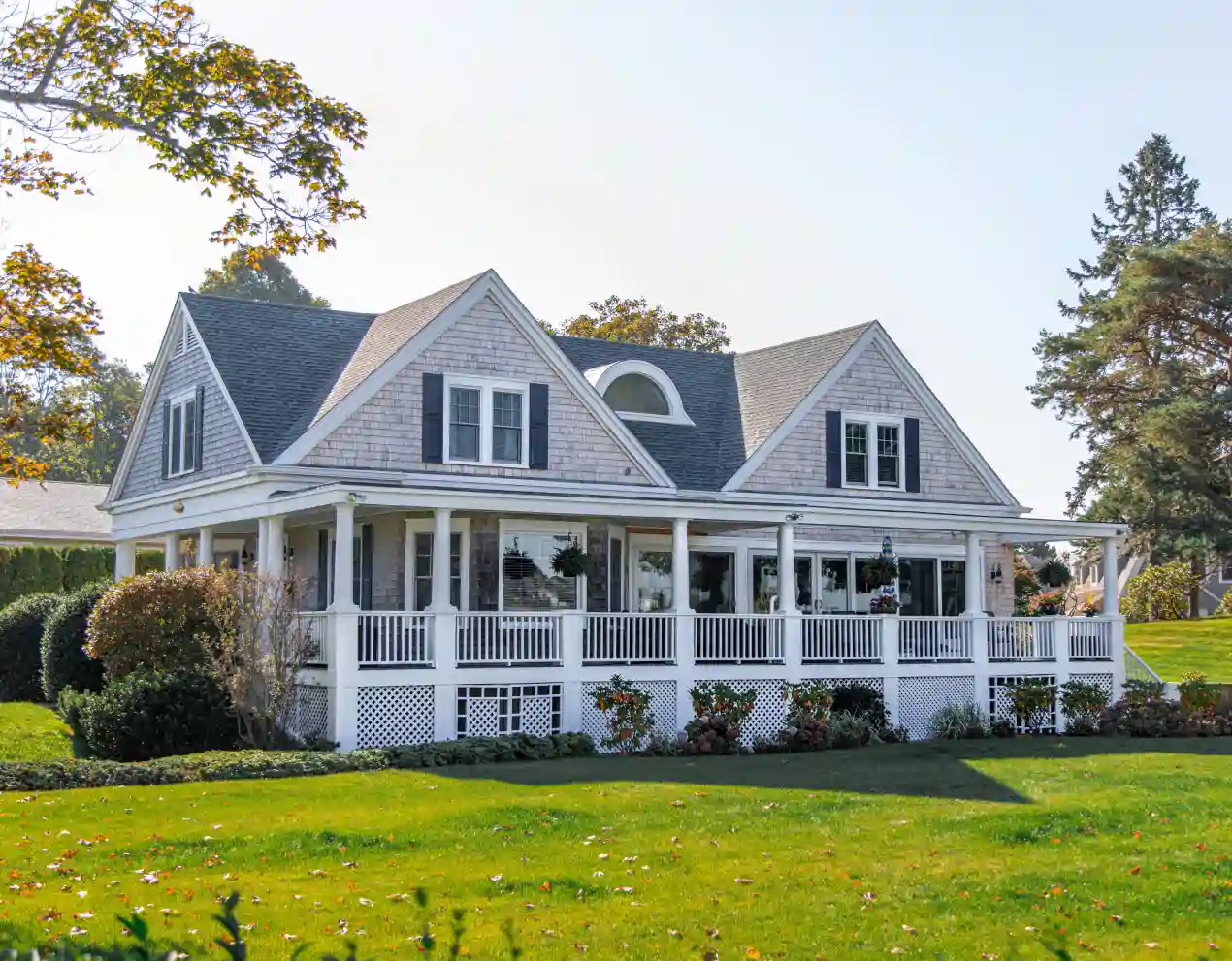 countryside elevated house covered in white and grey paint